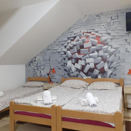 Nadja Appartement Novi Sad Buitenkant foto