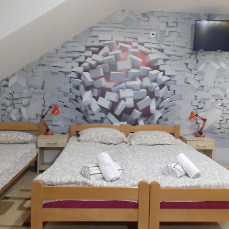 Nadja Appartement Novi Sad Buitenkant foto