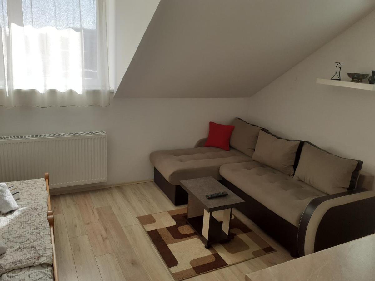 Nadja Appartement Novi Sad Buitenkant foto