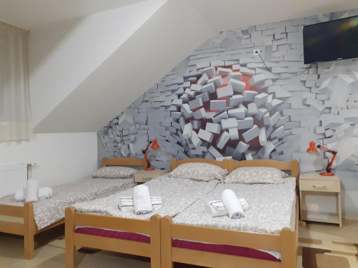 Nadja Appartement Novi Sad Buitenkant foto