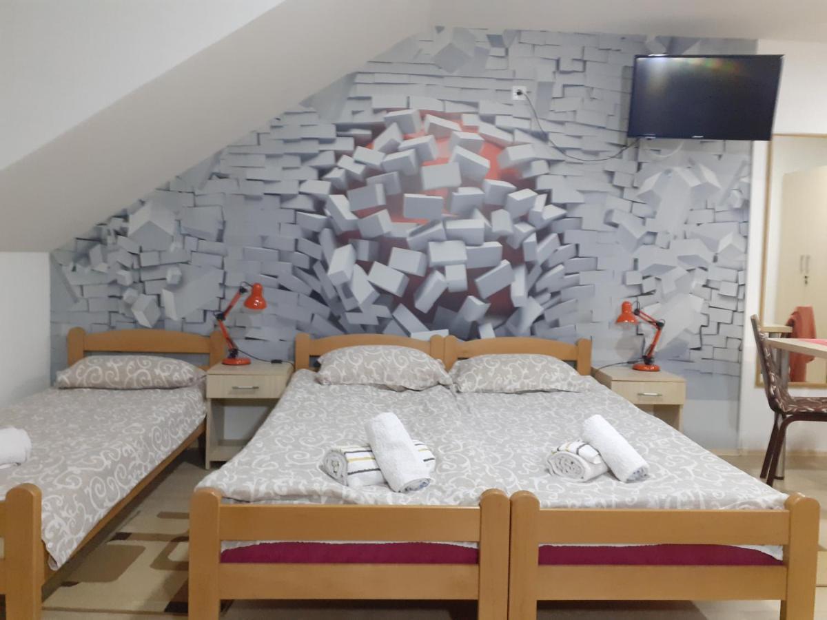 Nadja Appartement Novi Sad Buitenkant foto