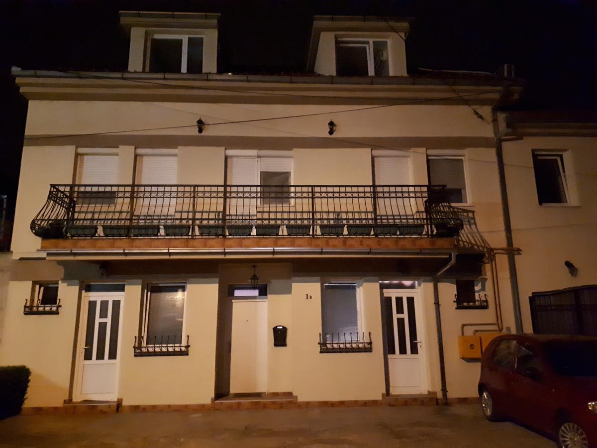 Nadja Appartement Novi Sad Buitenkant foto