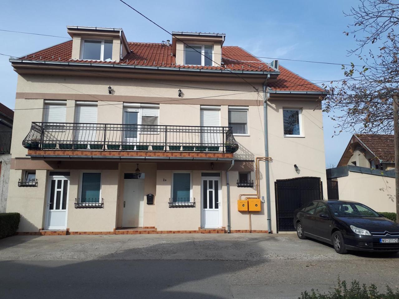 Nadja Appartement Novi Sad Buitenkant foto