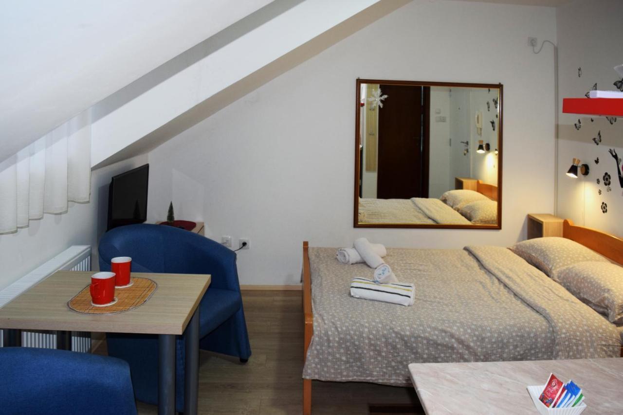 Nadja Appartement Novi Sad Buitenkant foto