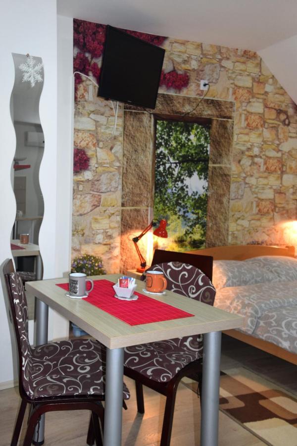 Nadja Appartement Novi Sad Buitenkant foto