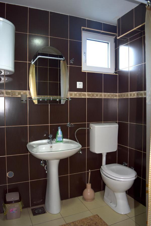 Nadja Appartement Novi Sad Buitenkant foto