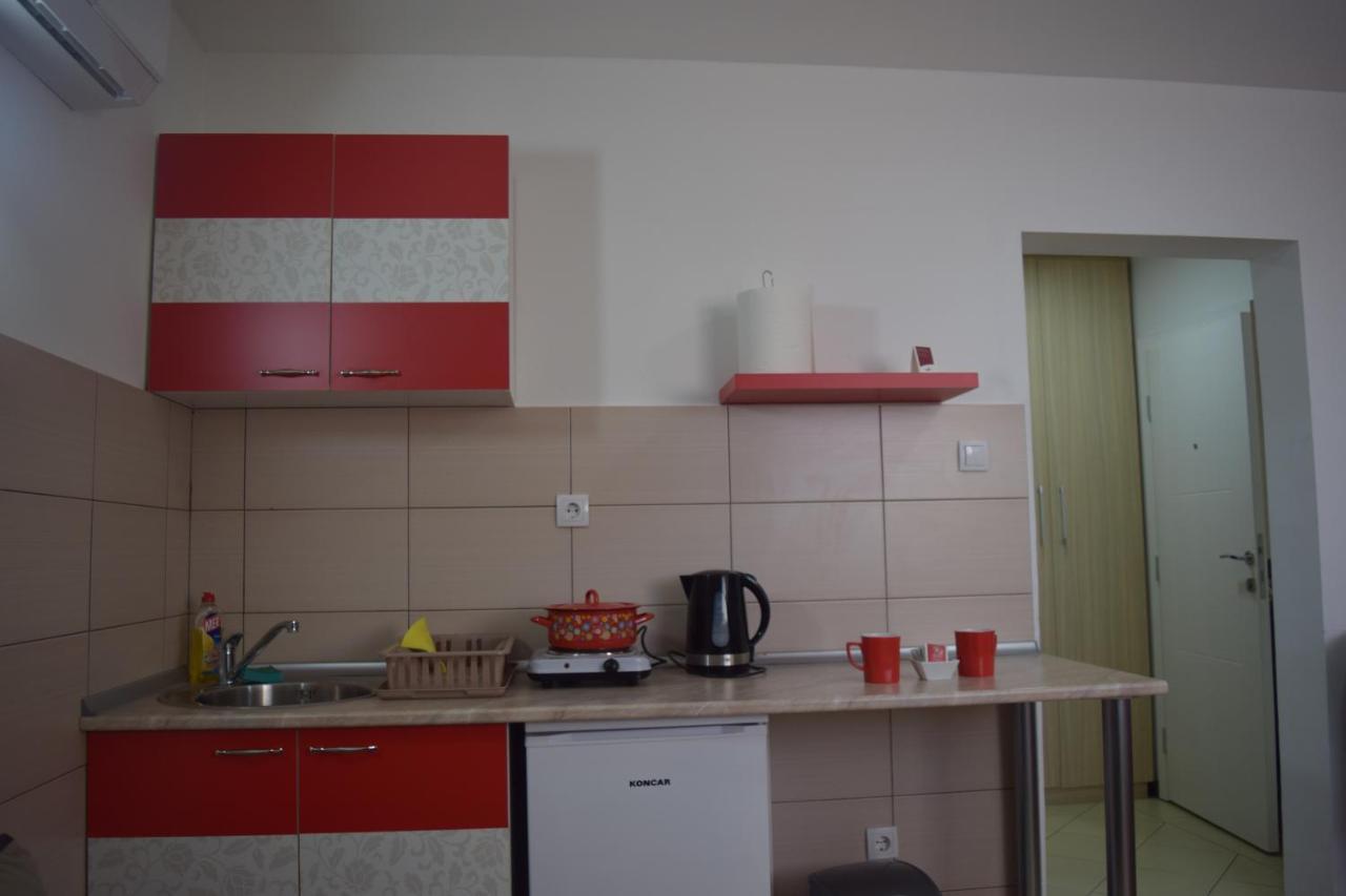 Nadja Appartement Novi Sad Buitenkant foto