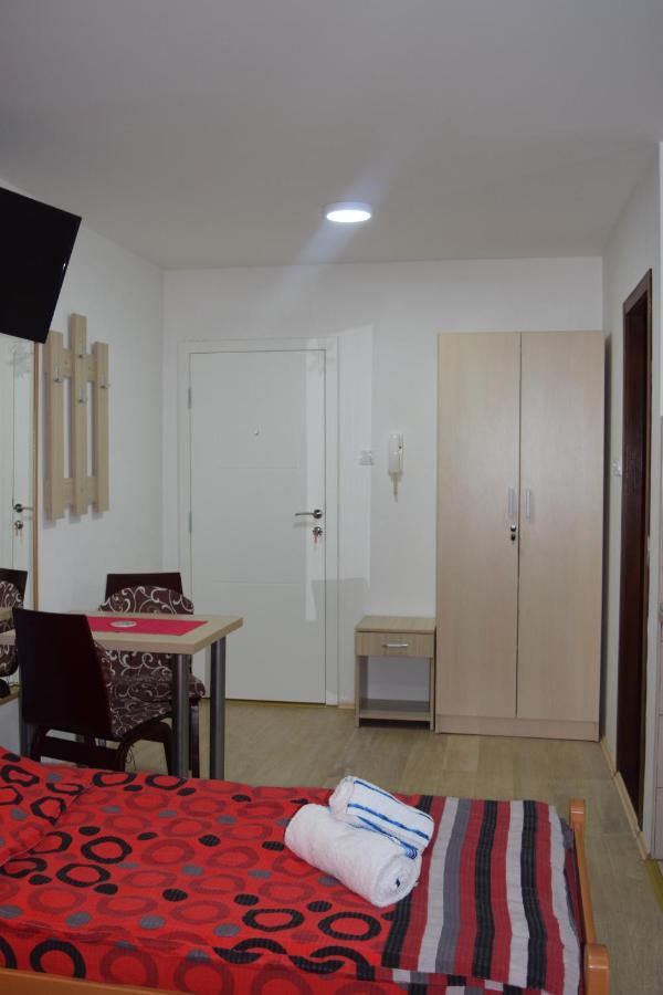 Nadja Appartement Novi Sad Buitenkant foto